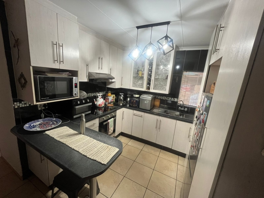 3 Bedroom Property for Sale in Safari Gardens North West